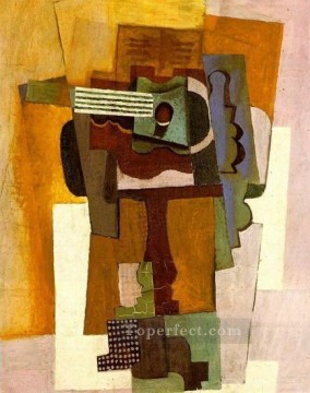 パブロ・ピカソ Painting - 台座テーブル上のギター 1922年 パブロ・ピカソ